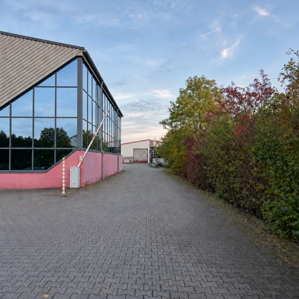 Zufahrt zum Gelände